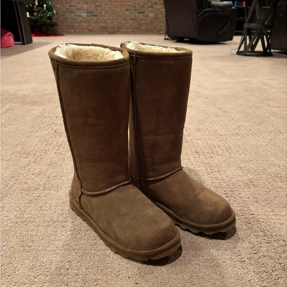 Brown Bearpaw boots. Size 7 - Picture 1 of 2